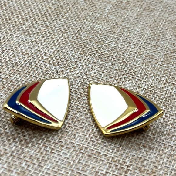 Vintage Monet Red Blue White Gold Enamel Lobe Clip Earrings Estate Jewelry 🇺🇸 - Picture 1 of 9
